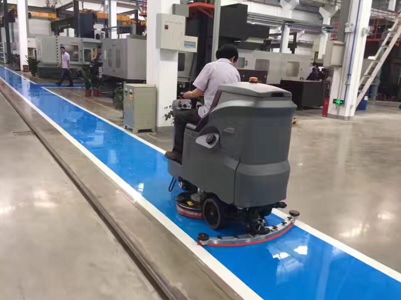 大型駕駛式洗地機如何操作？